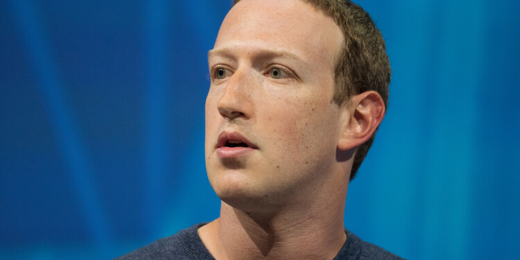 manipulación política en facebook